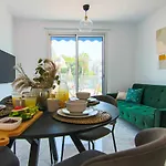Phaedrus Living Seaside Luxury Flat Athina 21